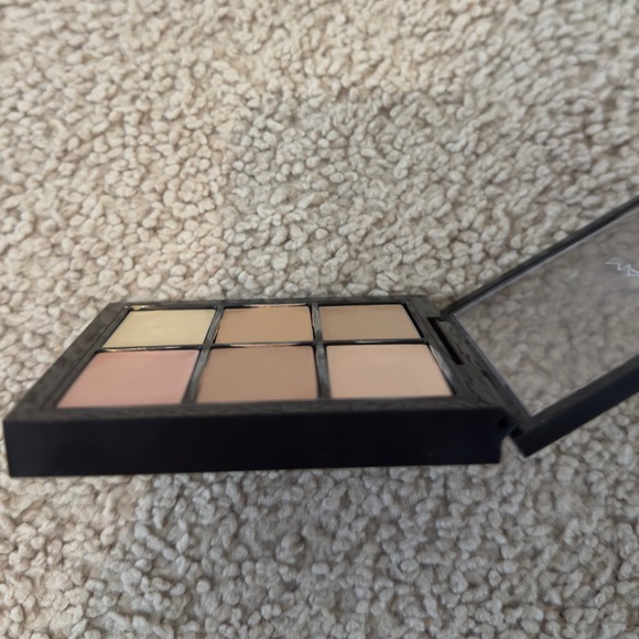 MAC Conceal and Correct Palette Light -6 Shade Cream - Picture 6 of 11